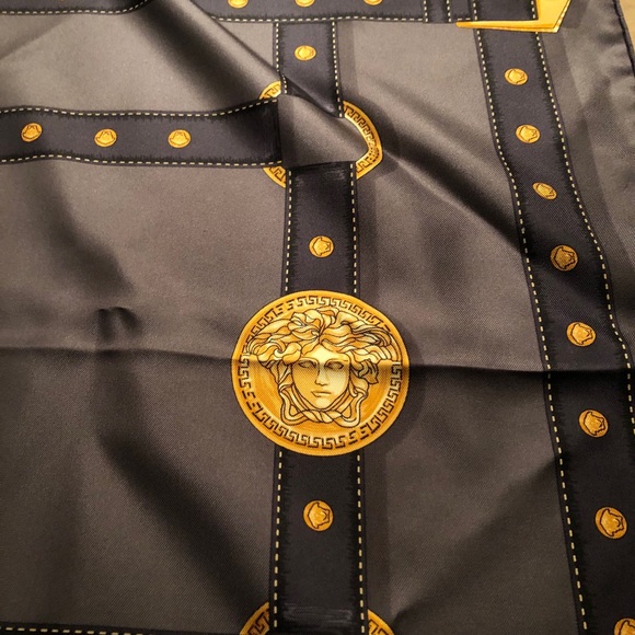 🖤💛VERSACE 🖤💛 - Picture 12 of 13